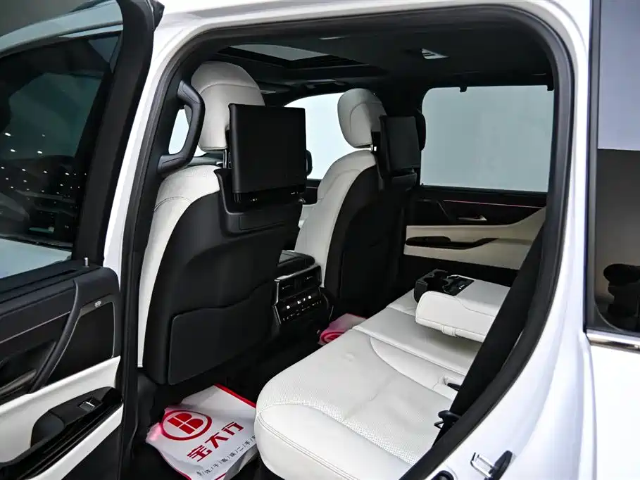 Lexus LX — фото 11