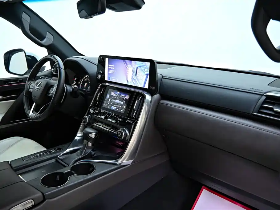 Lexus LX — фото 13