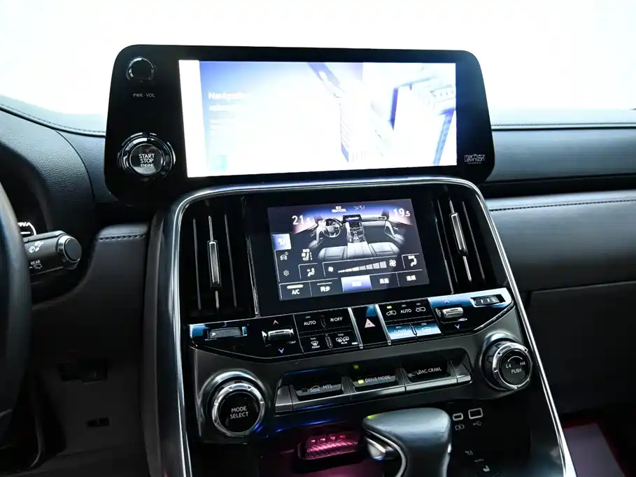 Lexus LX — фото 14
