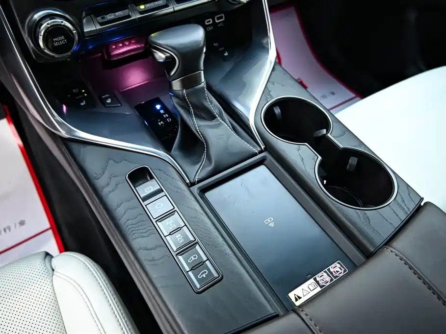 Lexus LX — фото 15