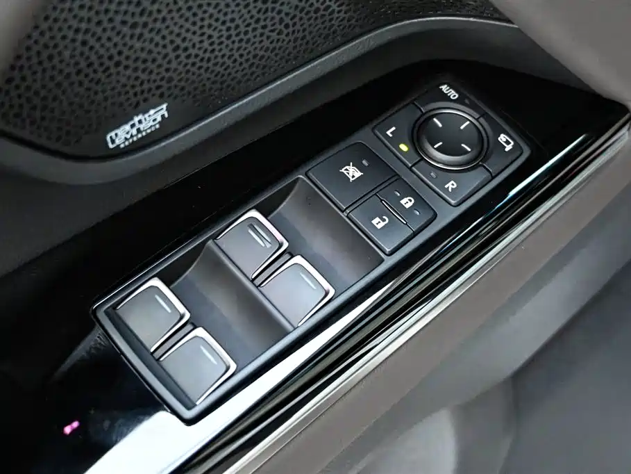 Lexus LX — фото 17