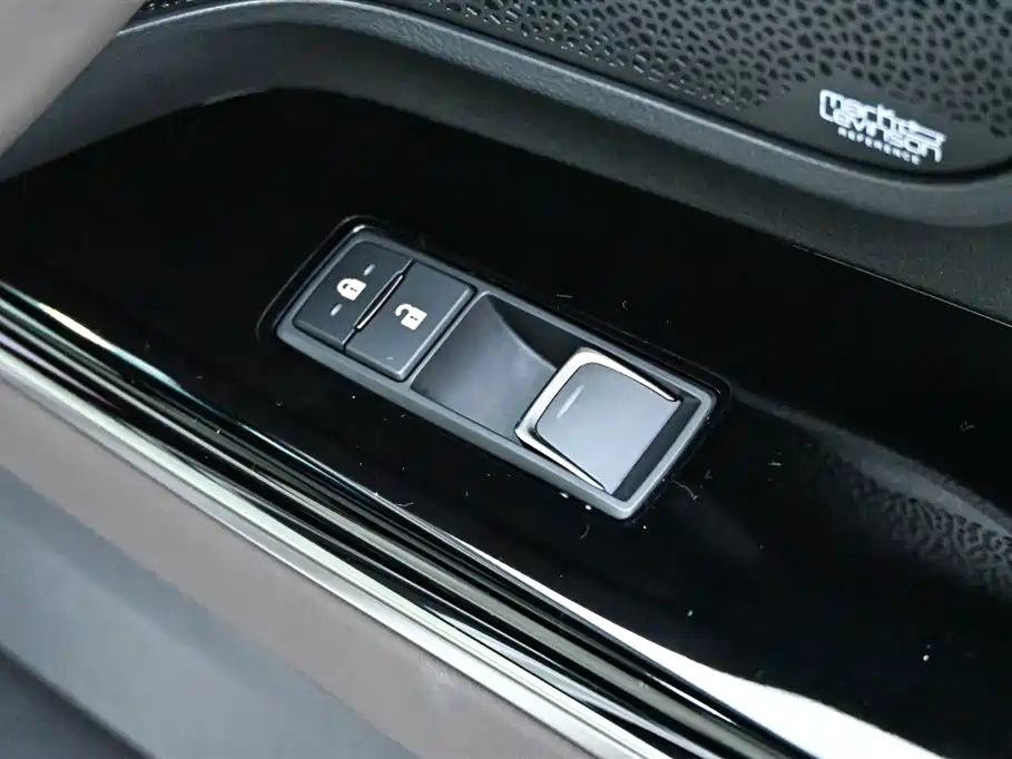 Lexus LX — фото 26