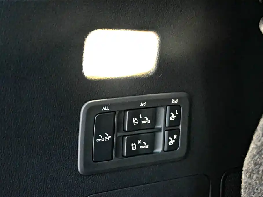 Lexus LX — фото 28