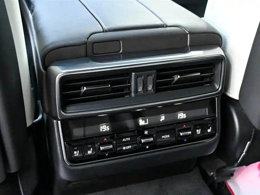 Lexus LX — фото 32
