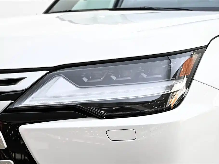 Lexus LX — фото 8