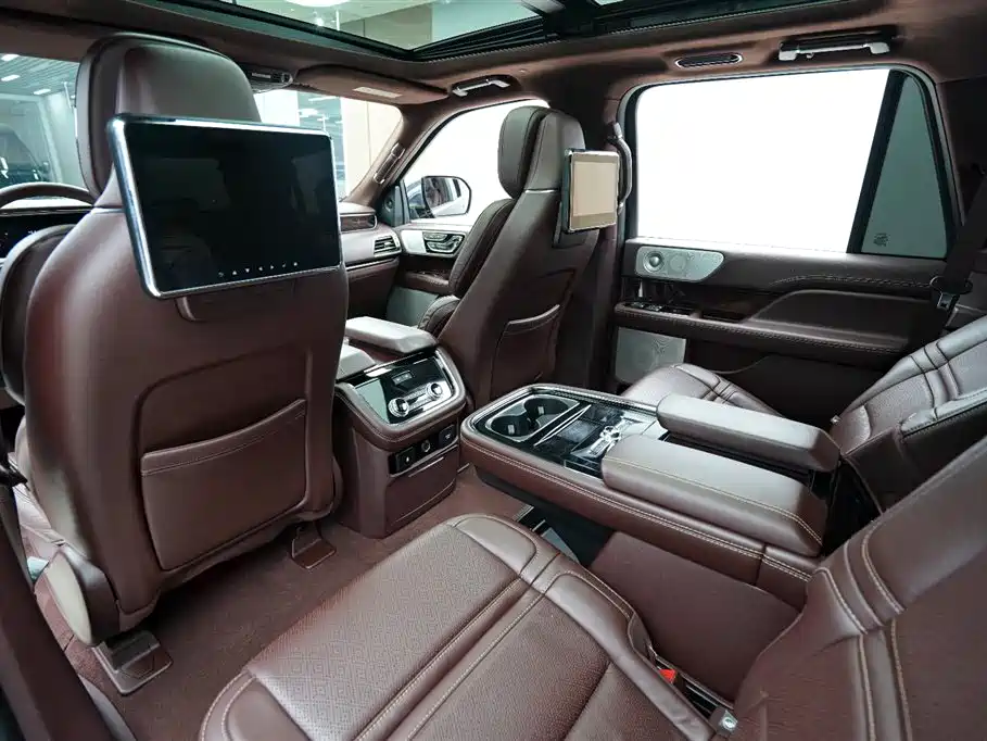 Lincoln Navigator — фото 15