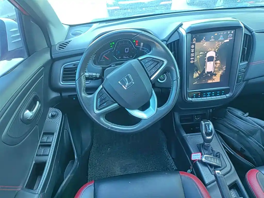 Luxgen U5 SUV — фото 11