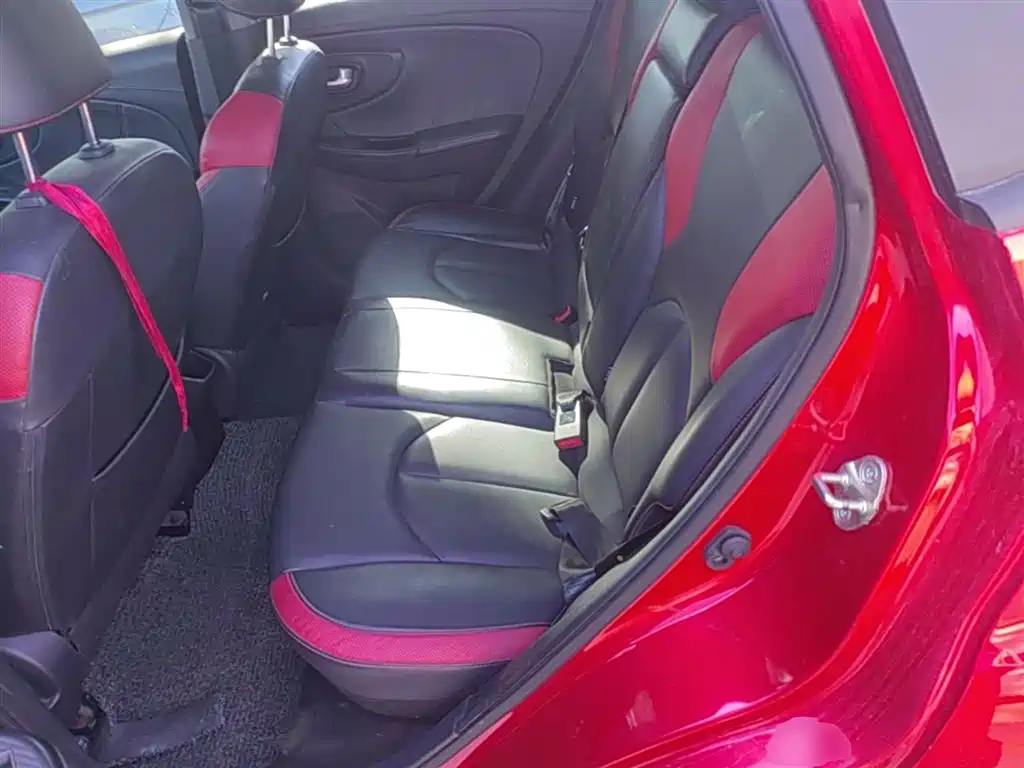 Luxgen U5 SUV — фото 17