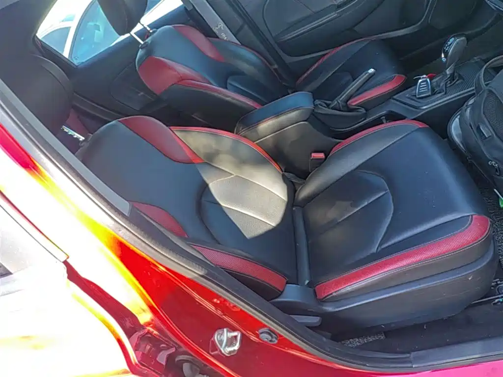 Luxgen U5 SUV — фото 25