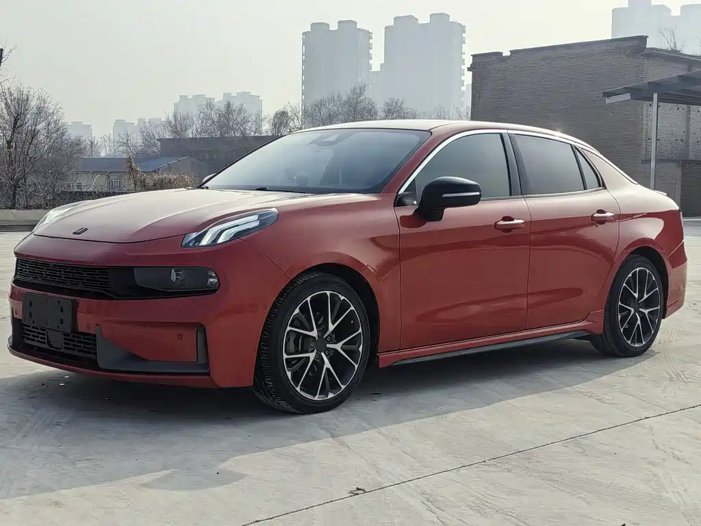 Lynk & Co 03