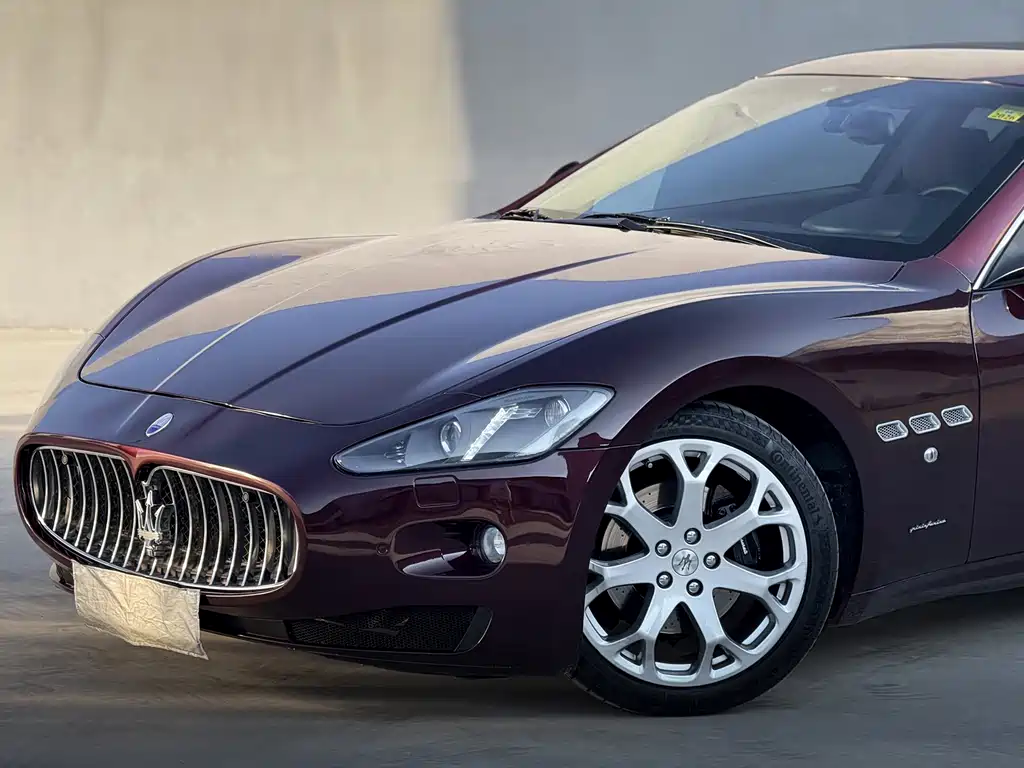 Maserati GranTurismo — фото 13