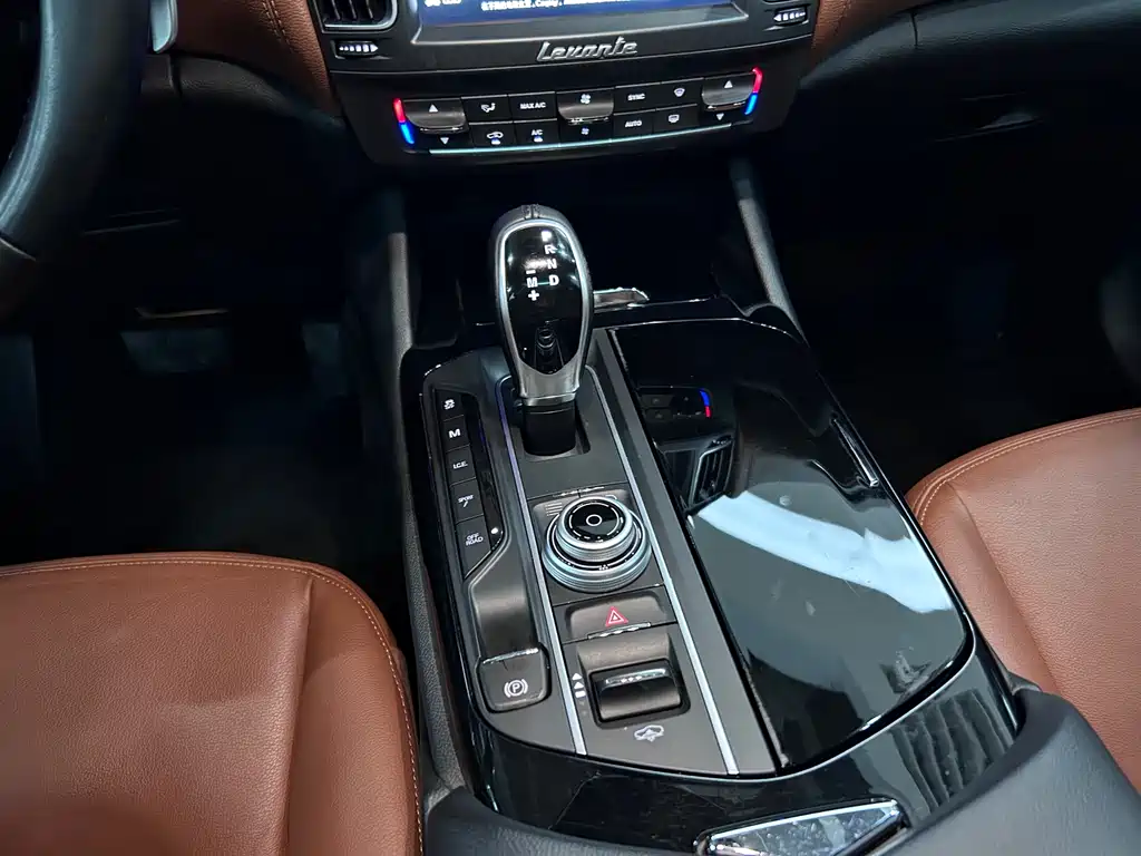 Maserati Levante — фото 11