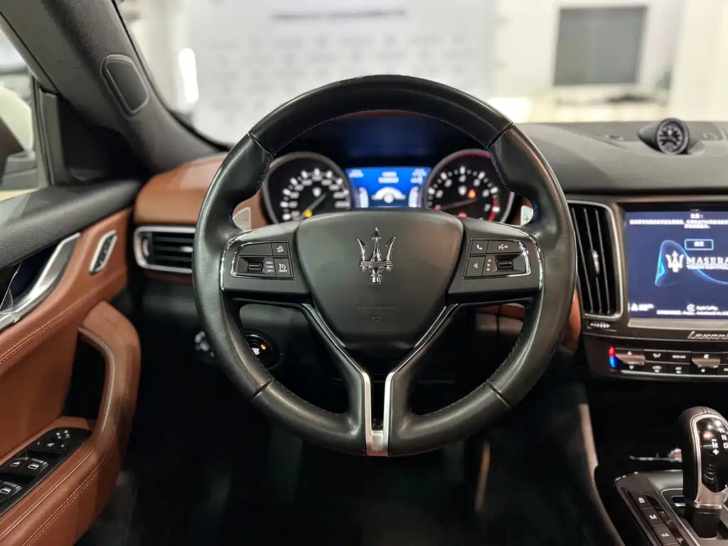 Maserati Levante — фото 13