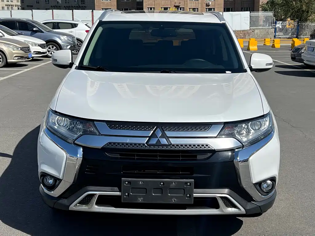 Mitsubishi Outlander — фото 2