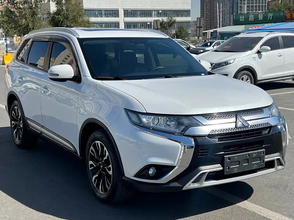 Mitsubishi Outlander — фото 3