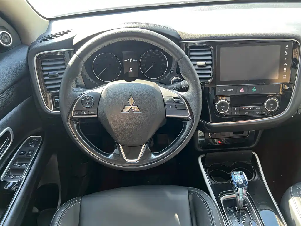 Mitsubishi Outlander — фото 6