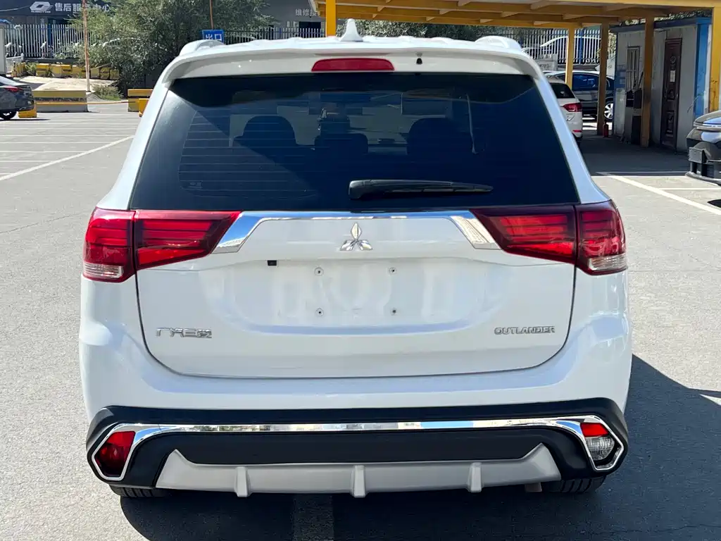 Mitsubishi Outlander — фото 8