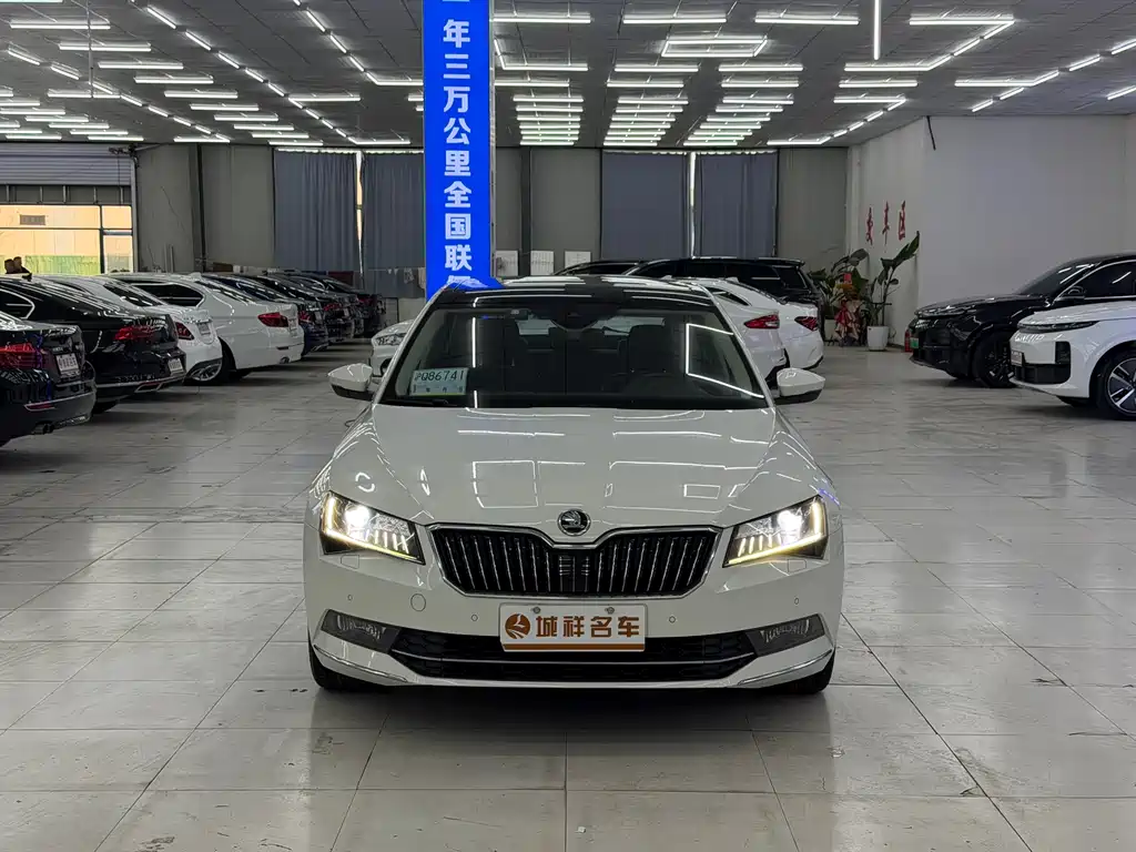 Skoda Superb — фото 2