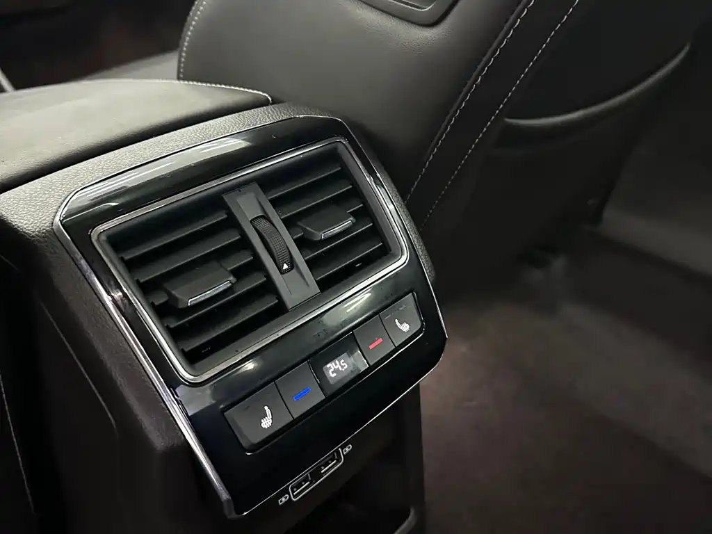 Skoda Superb — фото 11
