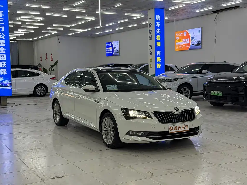 Skoda Superb — фото 3