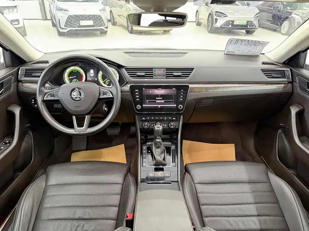 Skoda Superb — фото 6