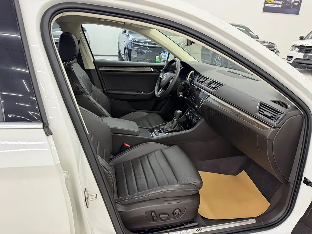 Skoda Superb — фото 8