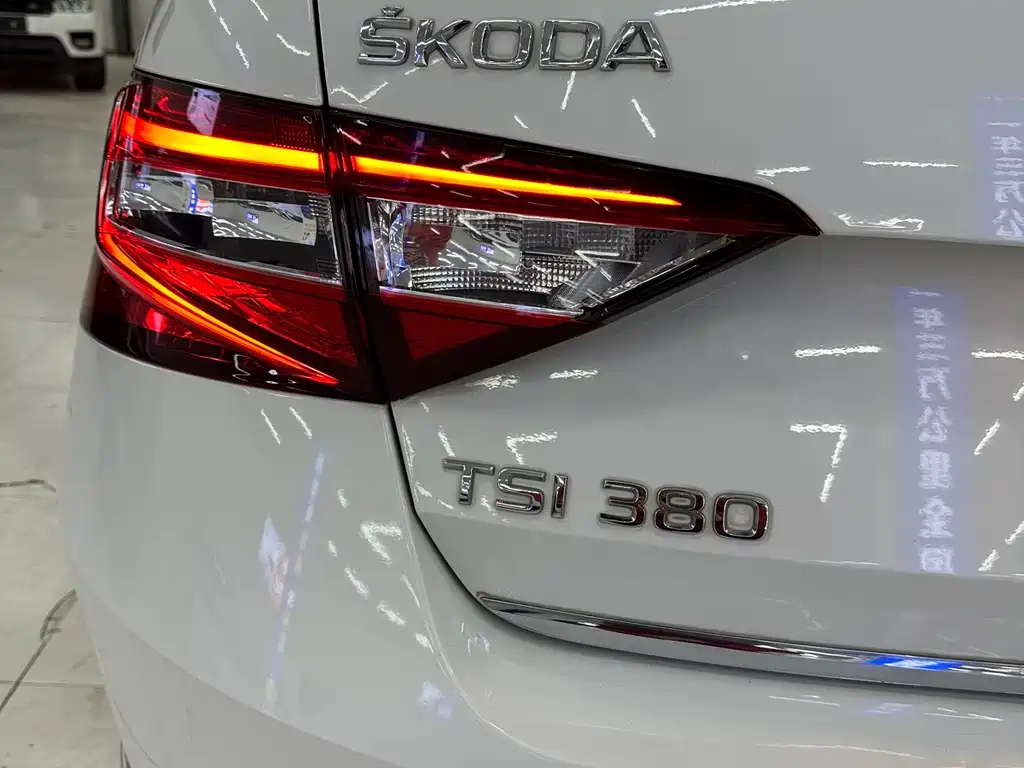 Skoda Superb — фото 9