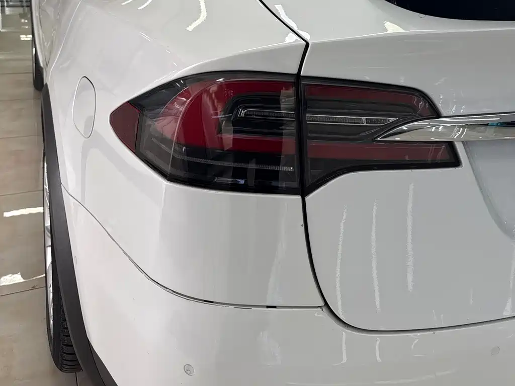 Tesla Model X — фото 5