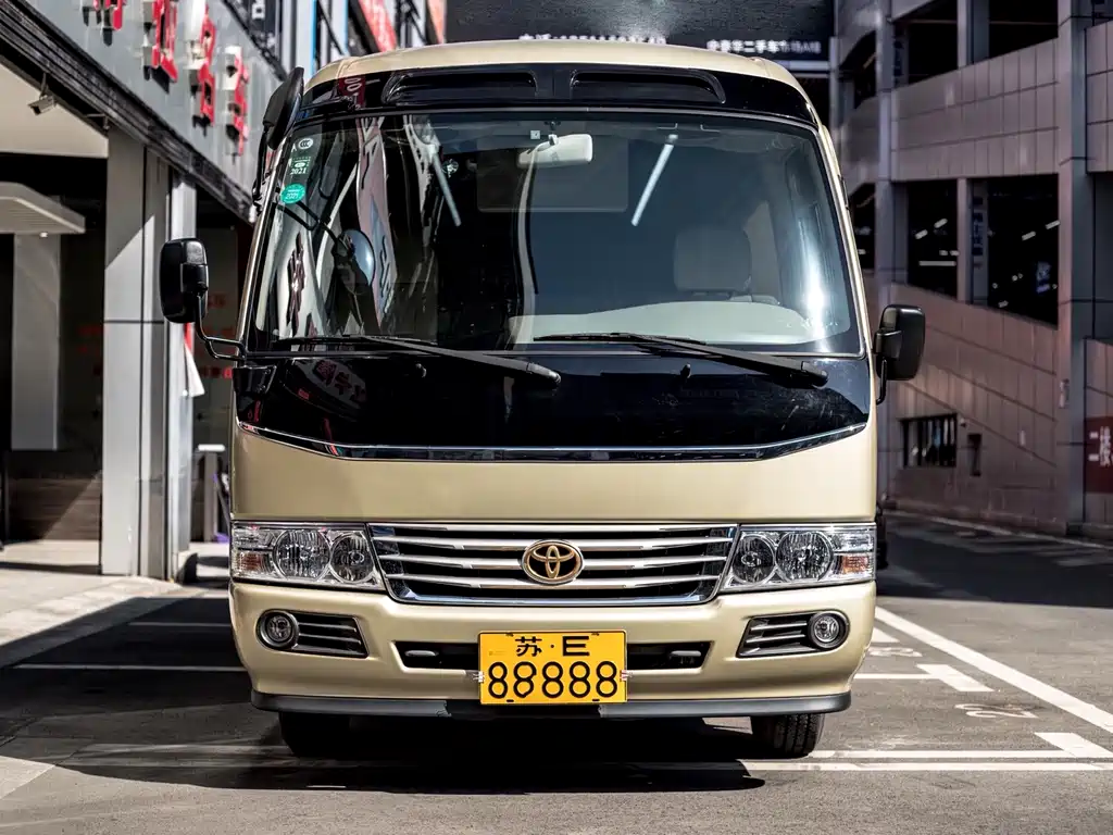 Toyota Coaster — фото 2