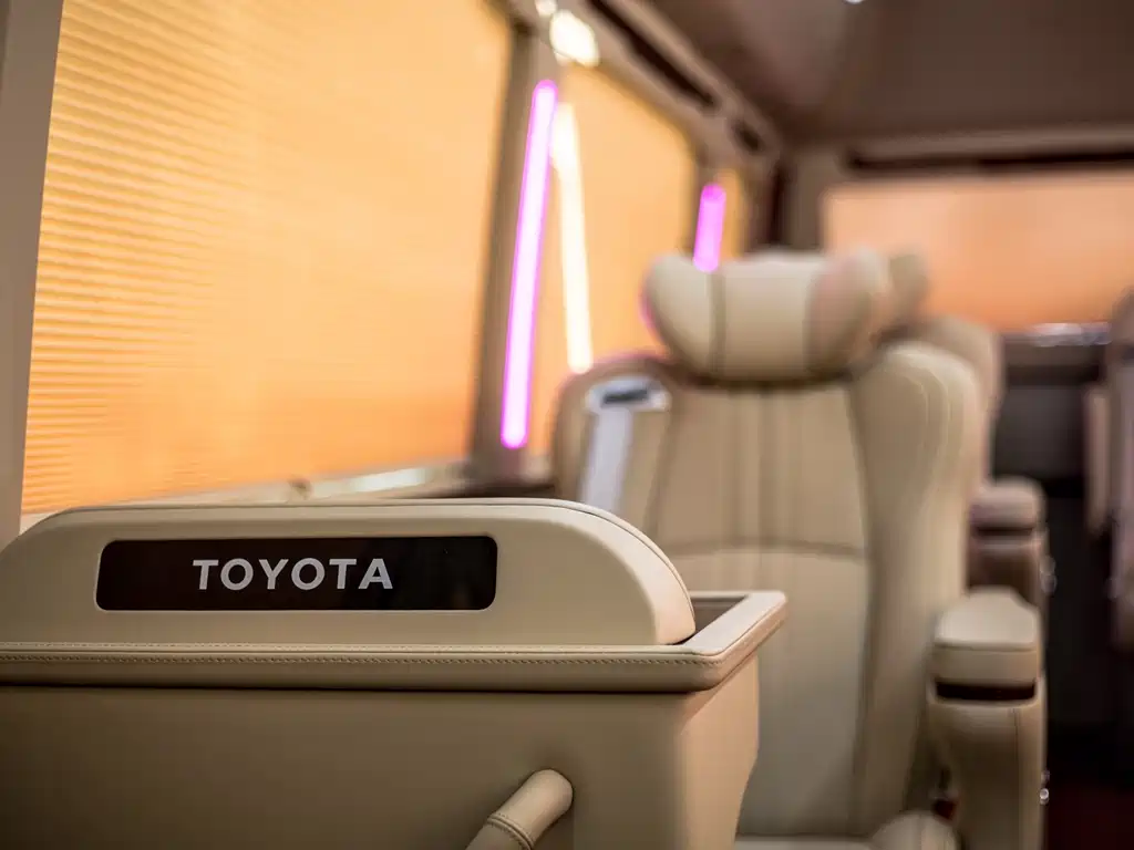 Toyota Coaster — фото 13