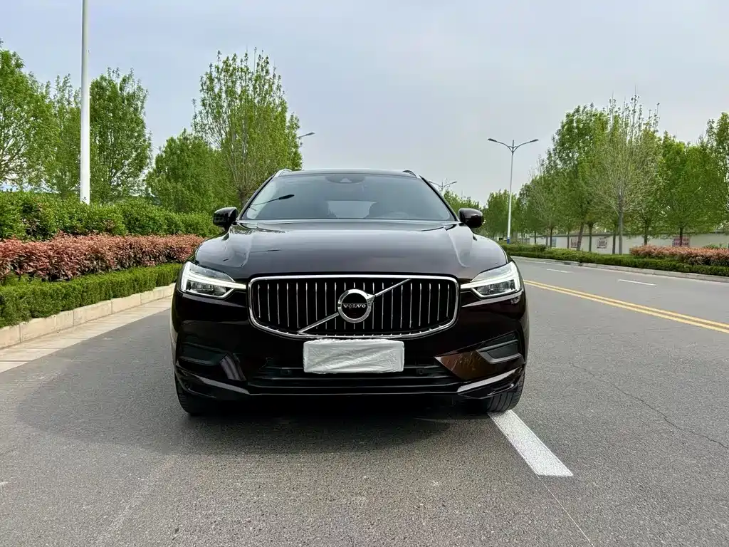 Volvo XC60 — фото 2