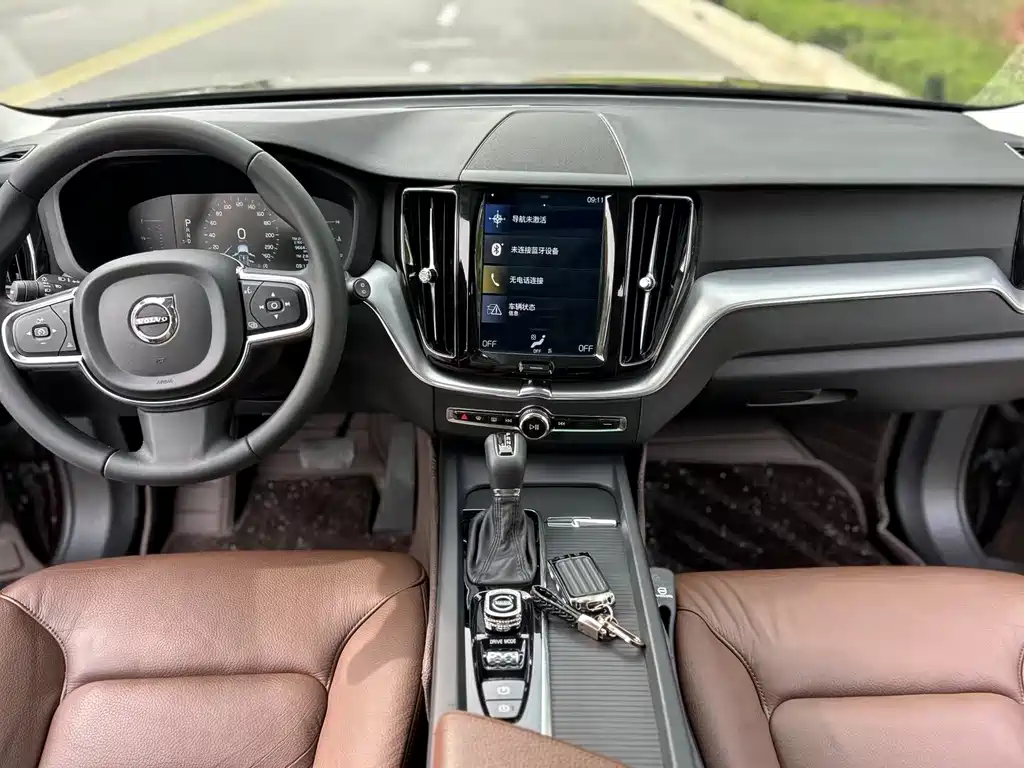 Volvo XC60 — фото 7