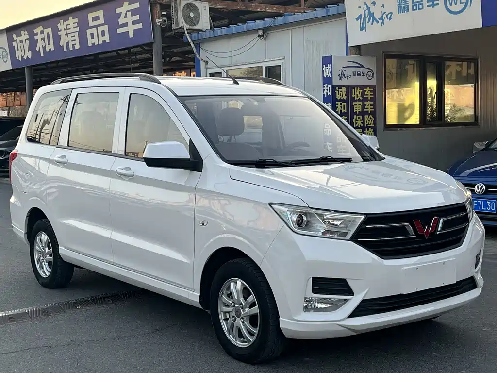 Wuling Hongguang — фото 3