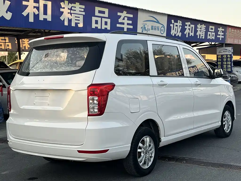 Wuling Hongguang — фото 9