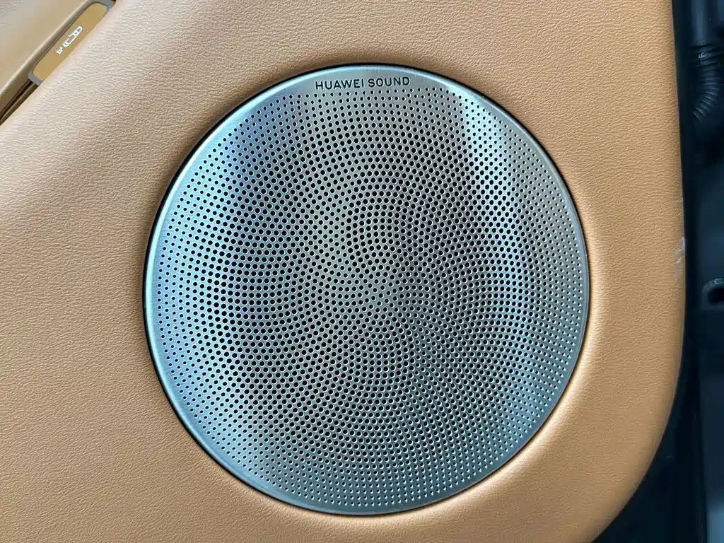 AITO AITO M8 — фото 23