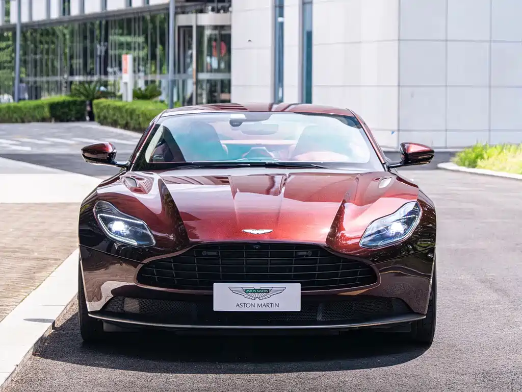 Aston Martin DB11 — фото 2