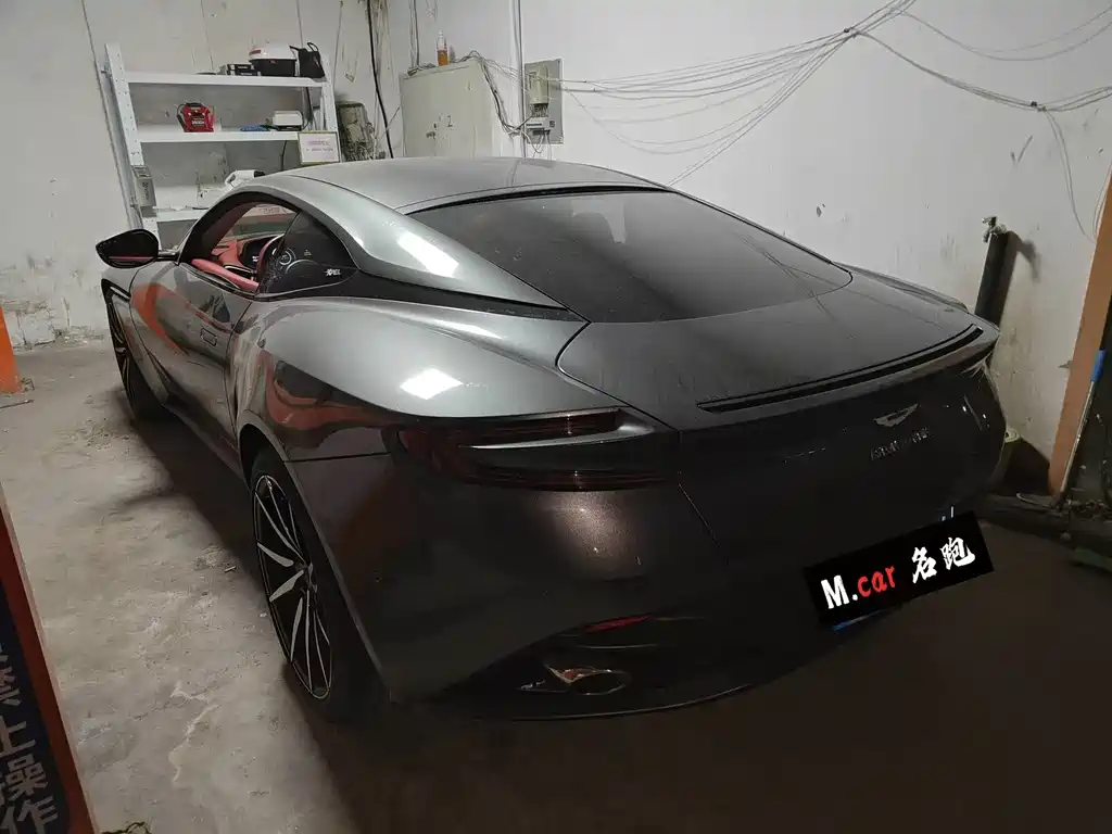 Aston Martin DB11 — фото 2