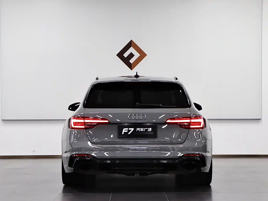 Audi RS 4 — фото 5