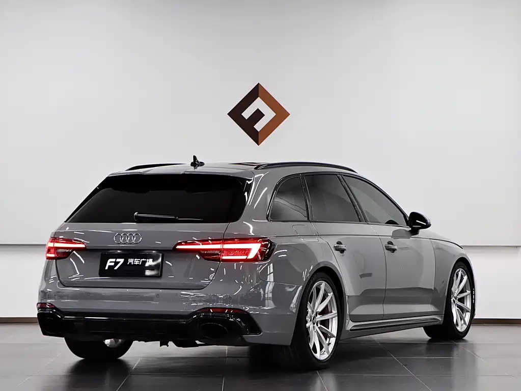 Audi RS 4 — фото 6