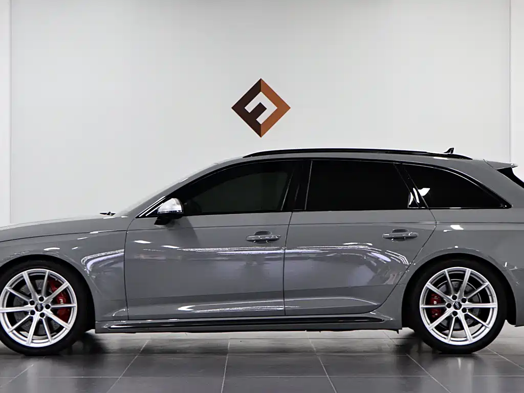 Audi RS 4 — фото 7