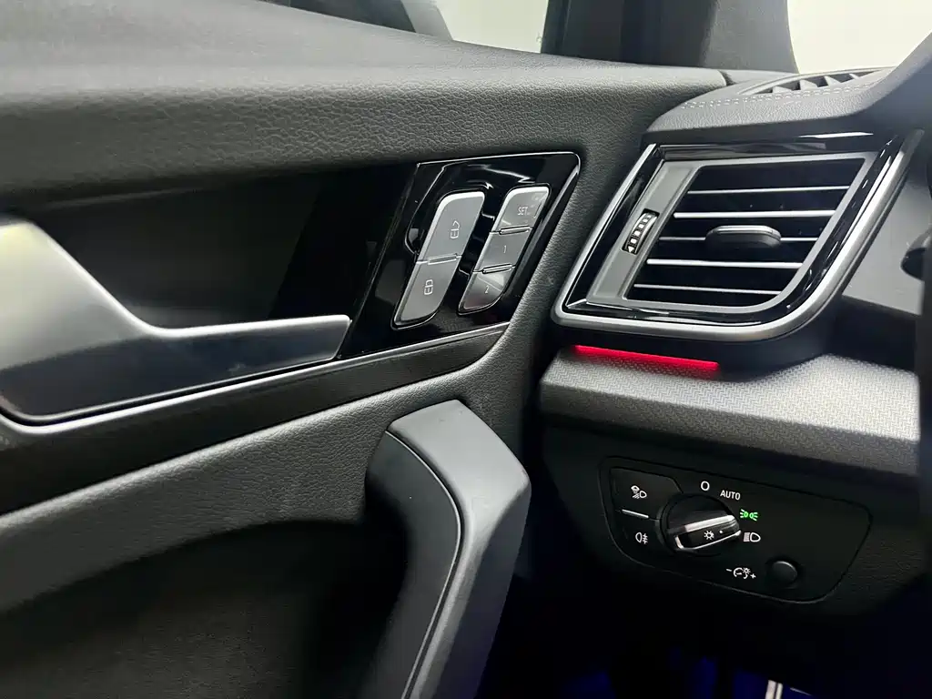 Audi Q5L Sportback — фото 11