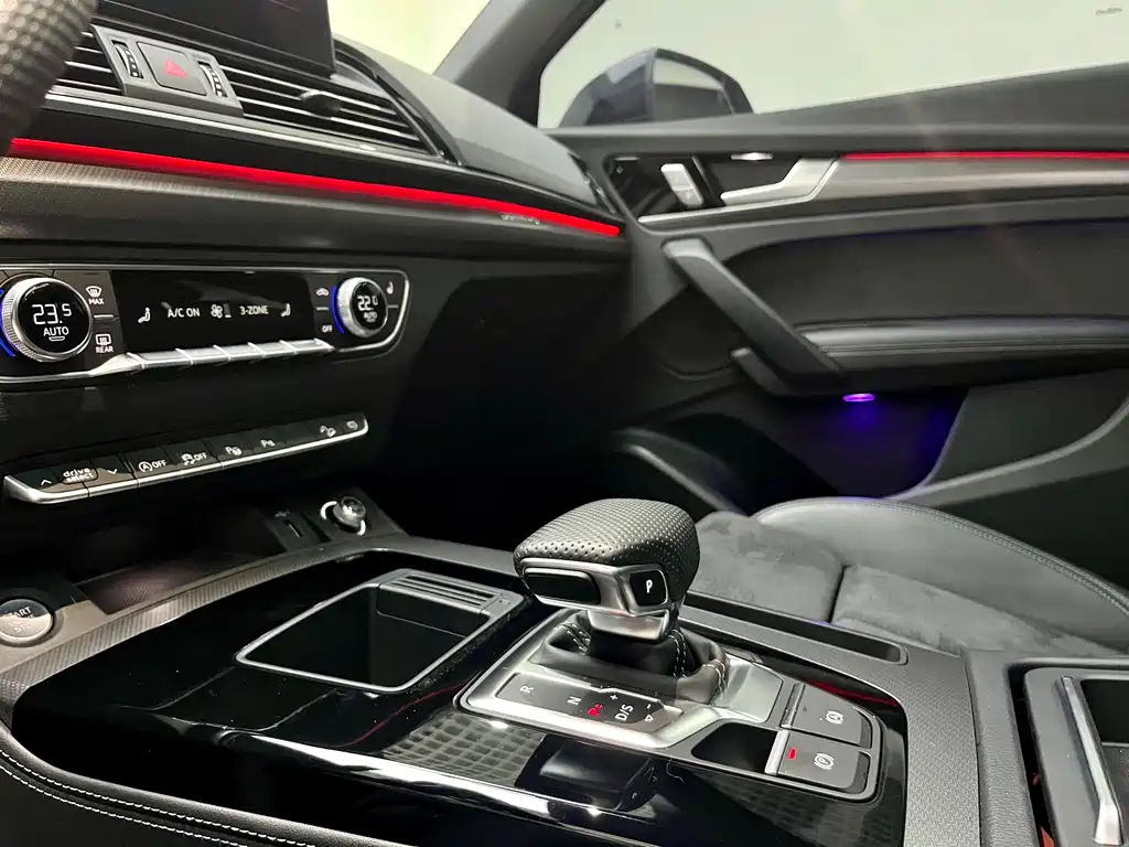Audi Q5L Sportback — фото 10