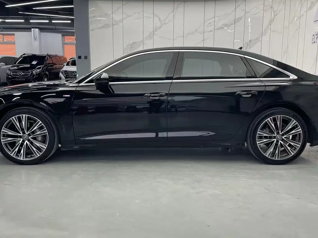 Audi A6L — фото 5