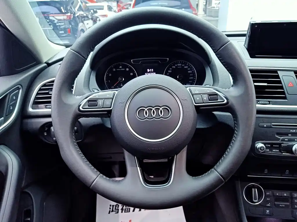 Audi Q3 — фото 18