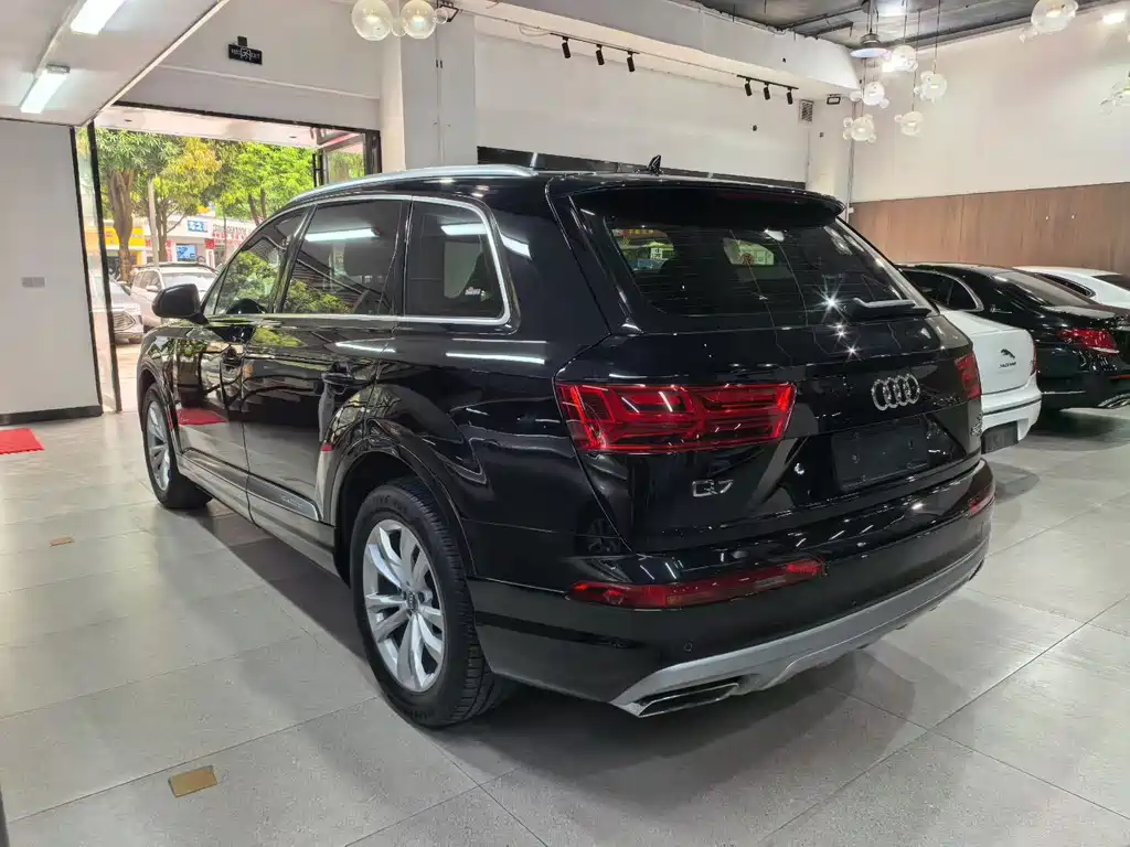 Audi Q7 — фото 7