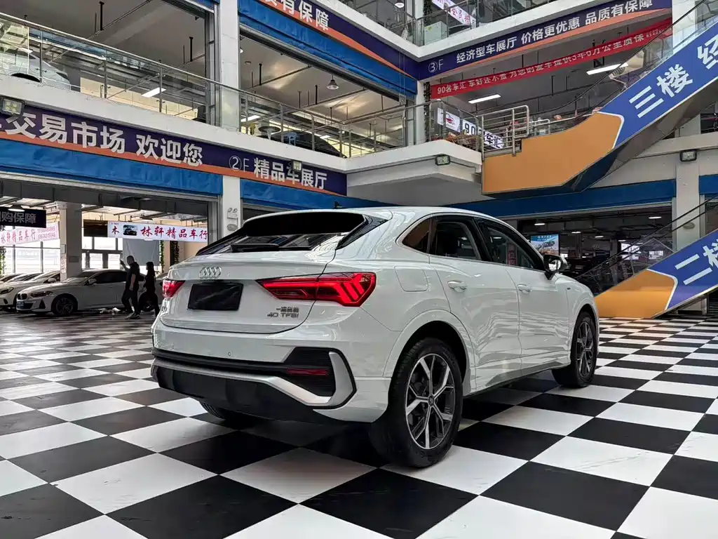 Audi Q3 Sportback — фото 15