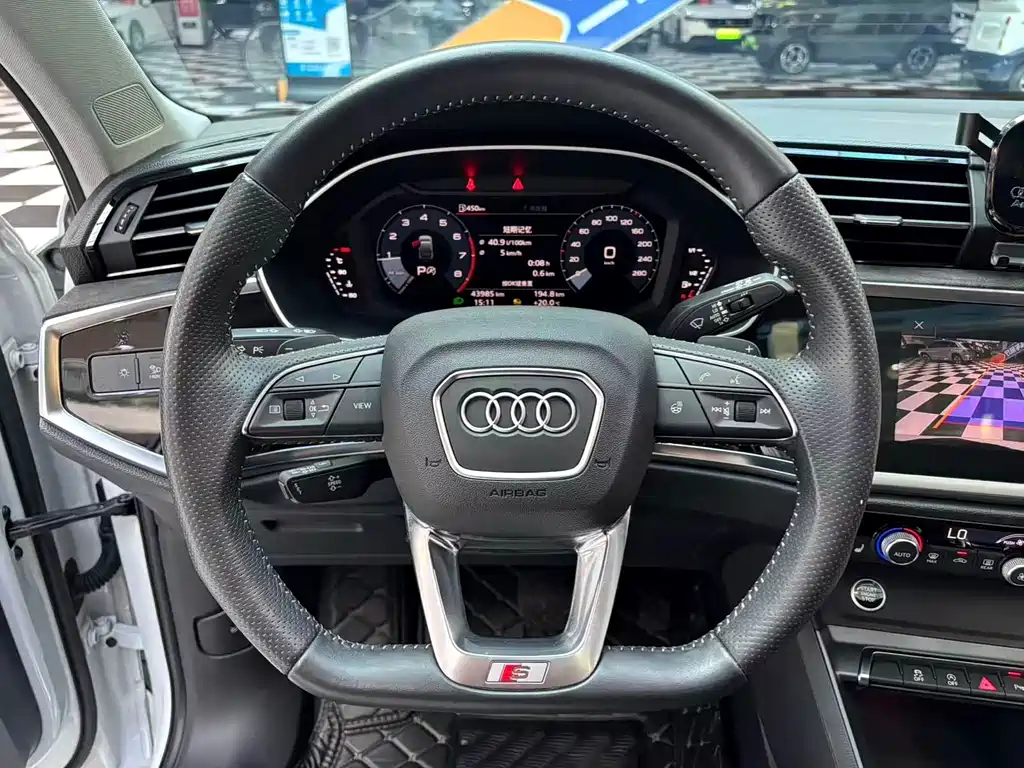 Audi Q3 Sportback — фото 7