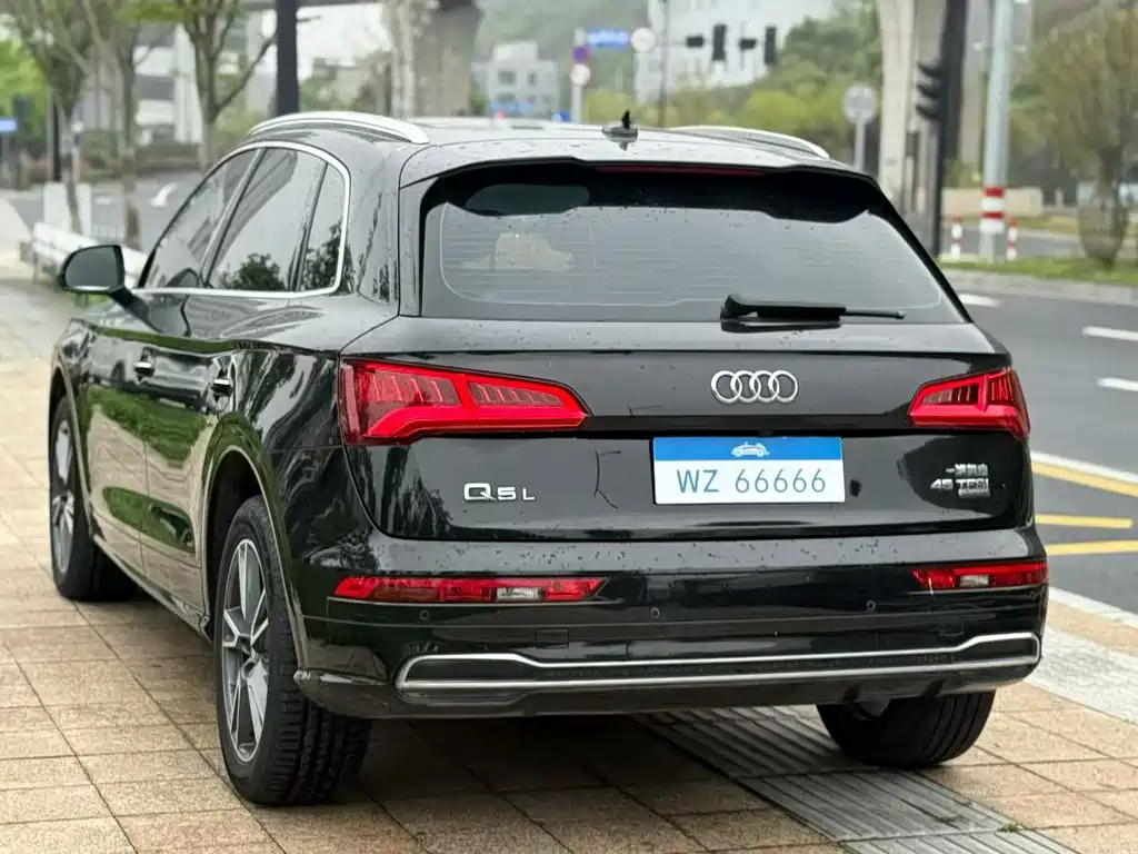 Audi Q5L — фото 7