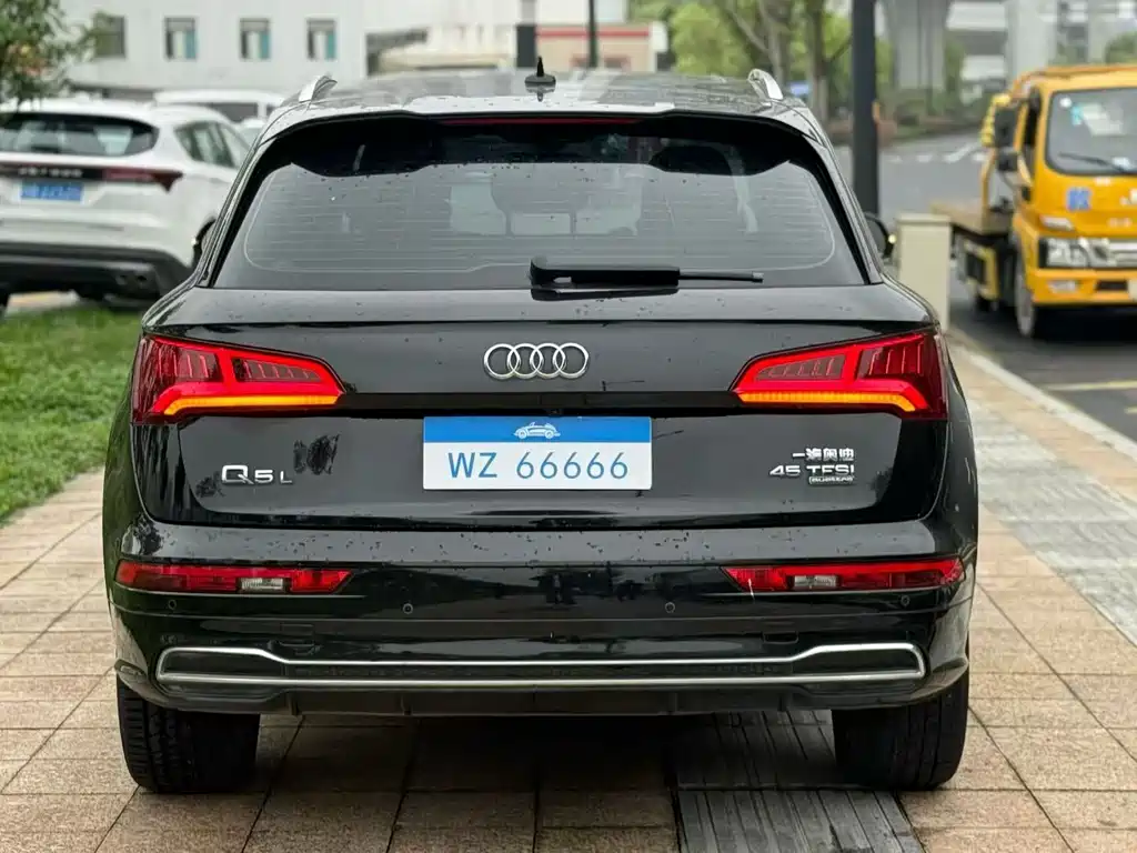 Audi Q5L — фото 8