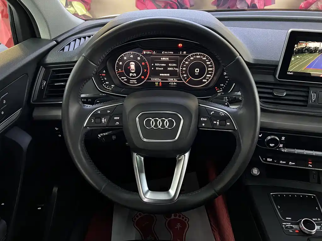 Audi Q5L — фото 8